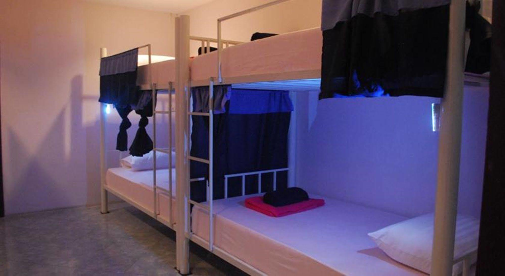 Baan Kai Hostel Baan Khai Eksteriør bilde